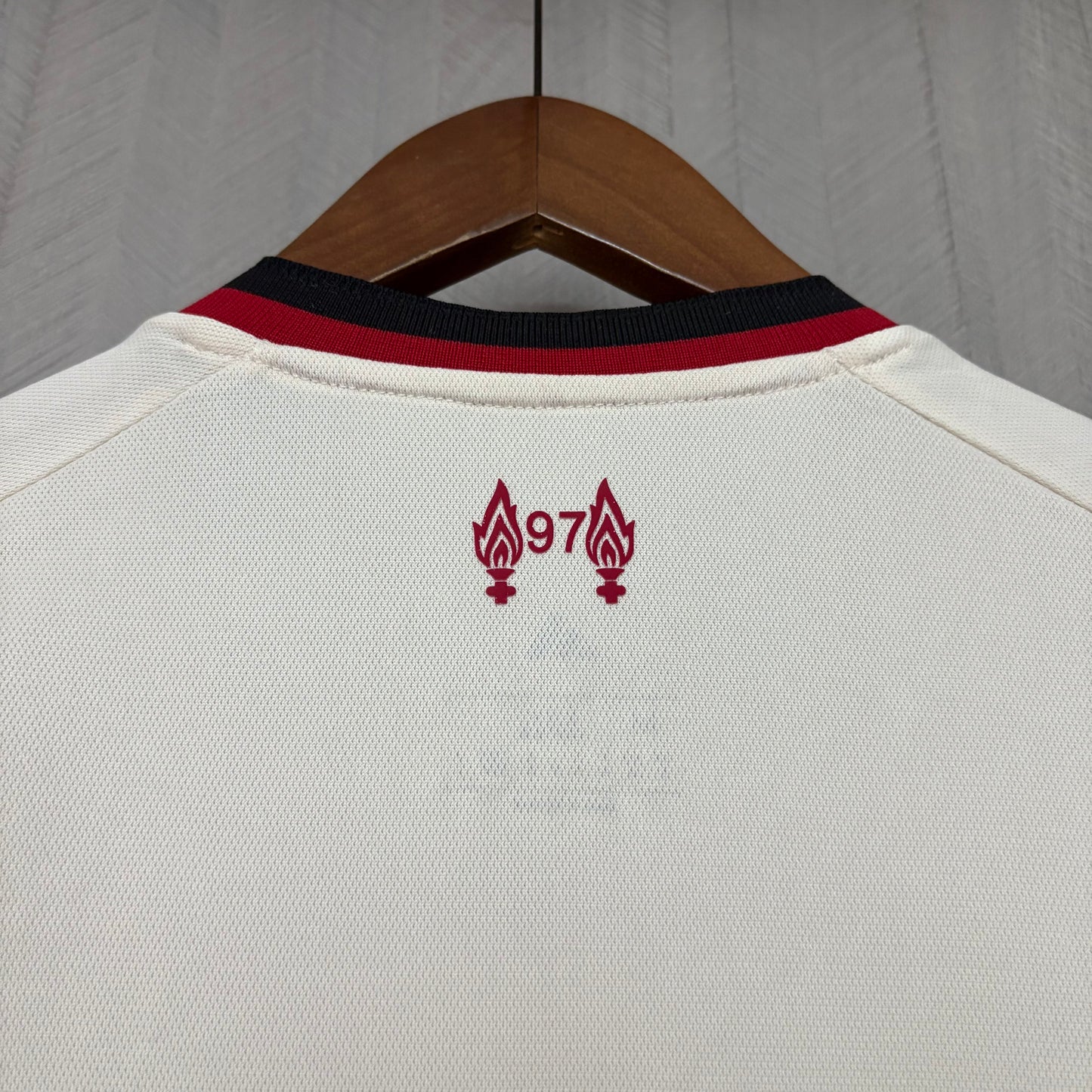 Maglia ufficiale Liverpool 25/26 Trasferta Versione Tifoso