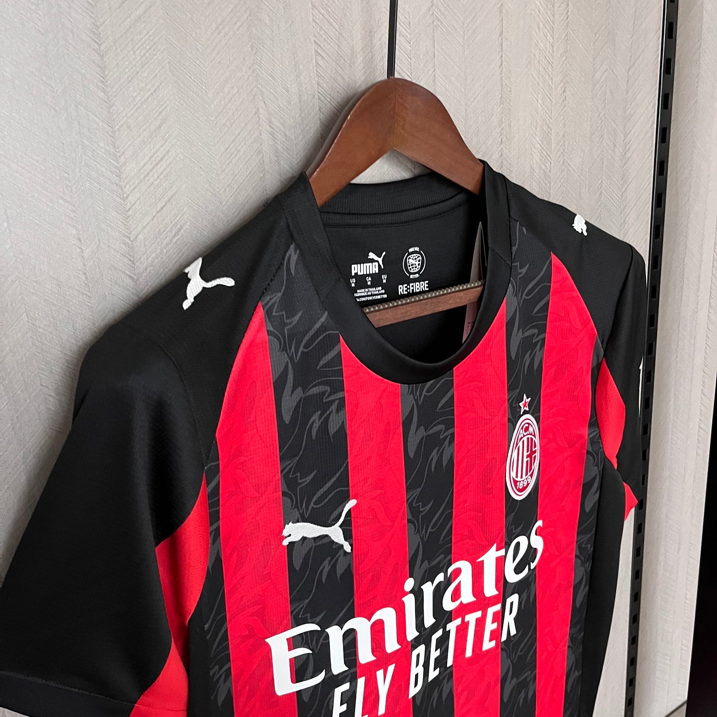 Maglia ufficiale Milan 25/26 Home Versione Tifoso